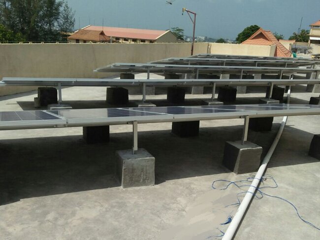 Tối đa hóa mái nhà phẳng của bạn: Giải pháp lắp đặt hệ thống năng lượng mặt trời lý tưởng